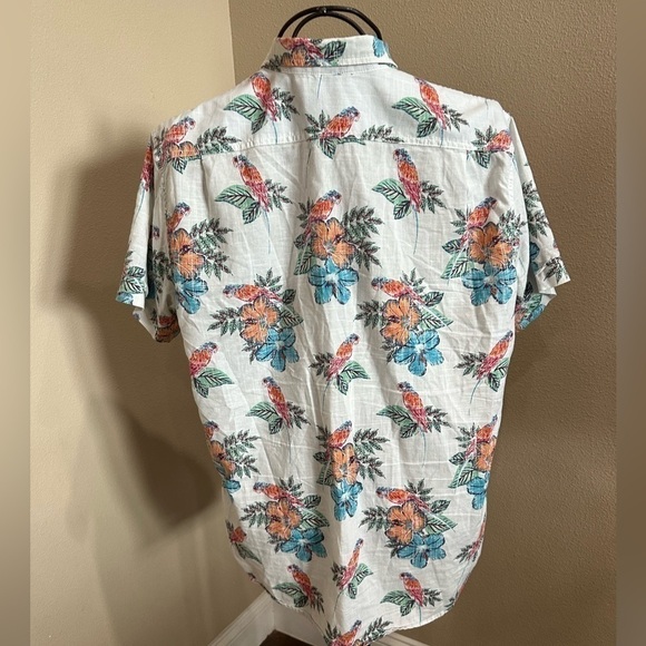 IZOD Men's Short Sleeve Dockside Chambray Patterned Shirt - Picture 6 of 10